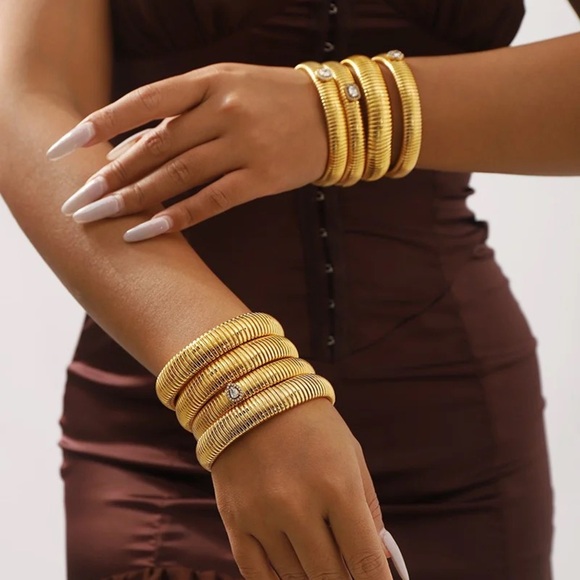 Flex Snake Pear Rhinestone Bracelet - Picture 1 of 3